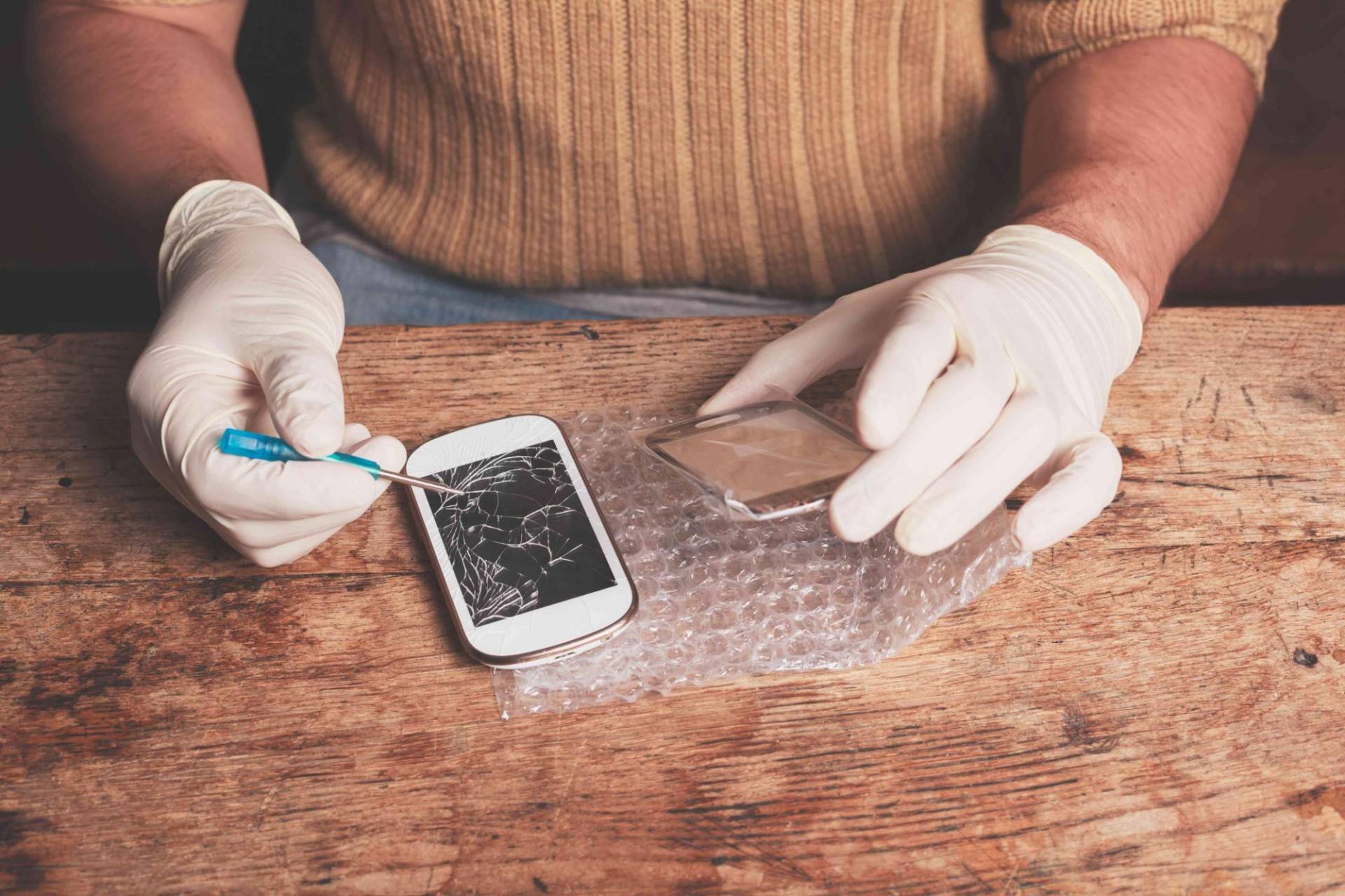 8 Important Tips For Cell Phone Repair Technicians