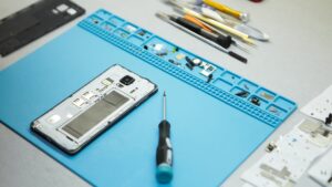 paid vs free mobile repairing course