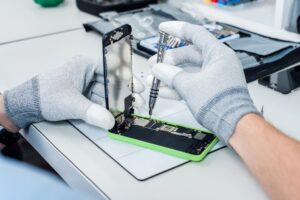 which is better? private vs government mobile repairing course.