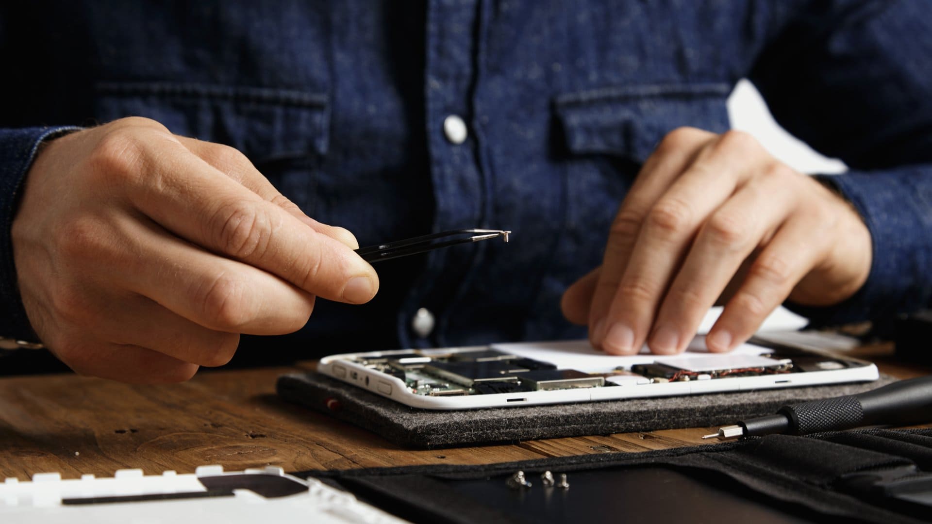 tools needed for diy smartphone repairs